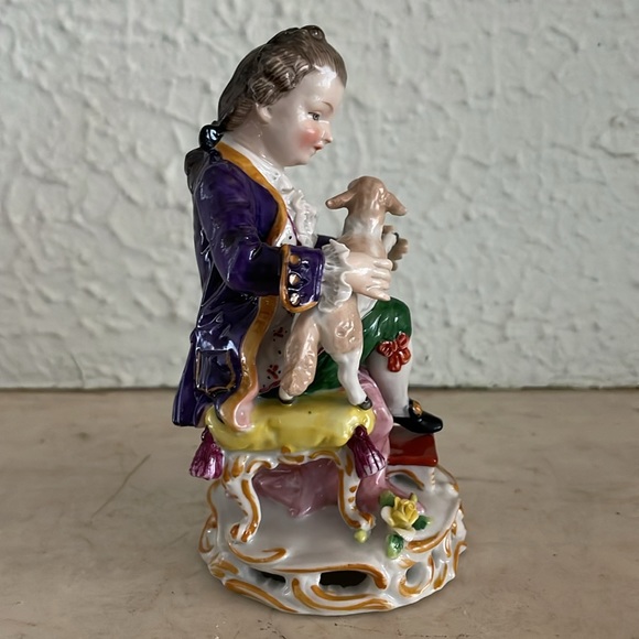 Vintage Sitzendorf porcelain figurine of Baroque man with young lamb - Picture 4 of 6